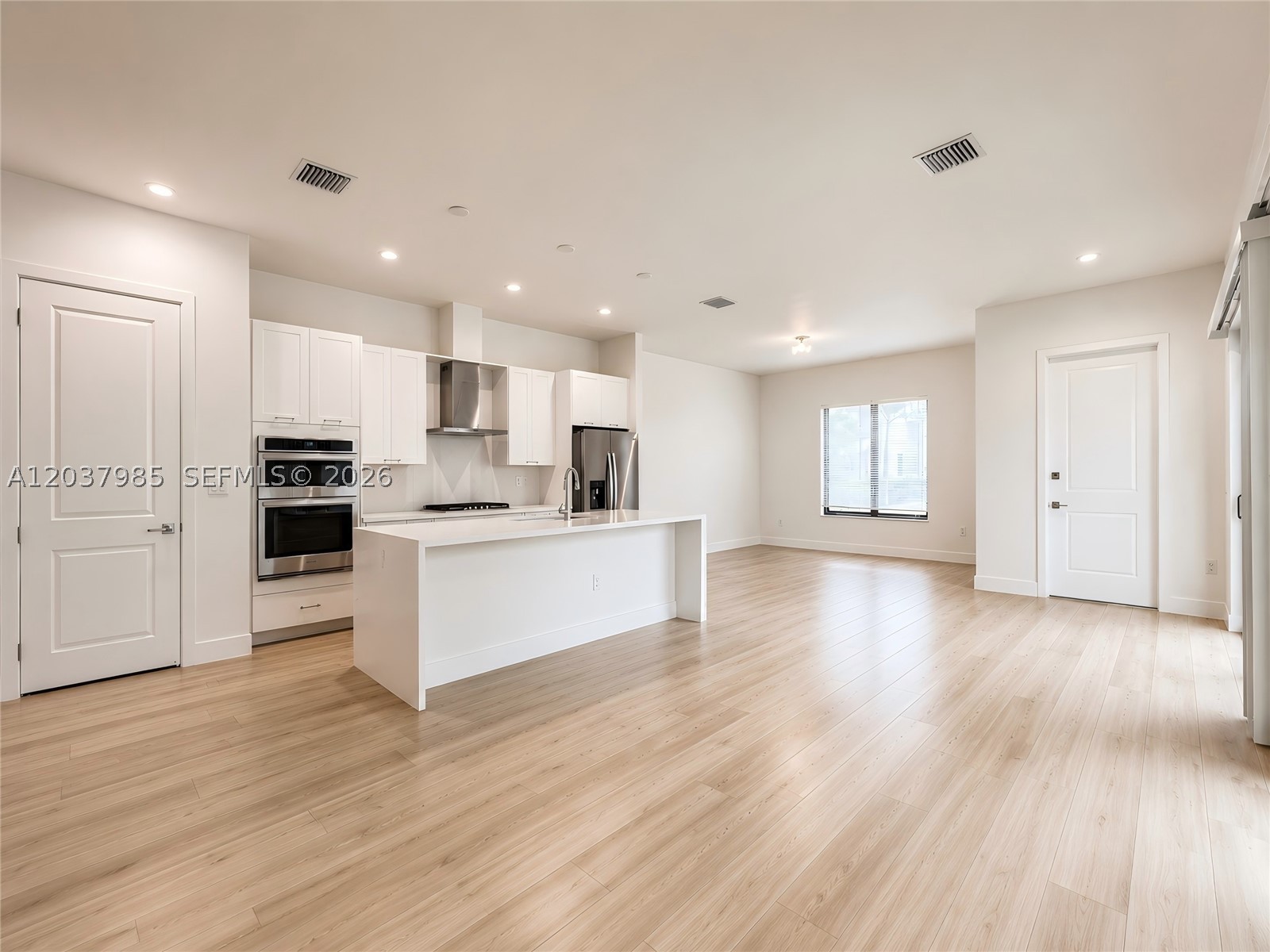 DOWNTOWN DORAL SOUTH PHAS - Residential Lease