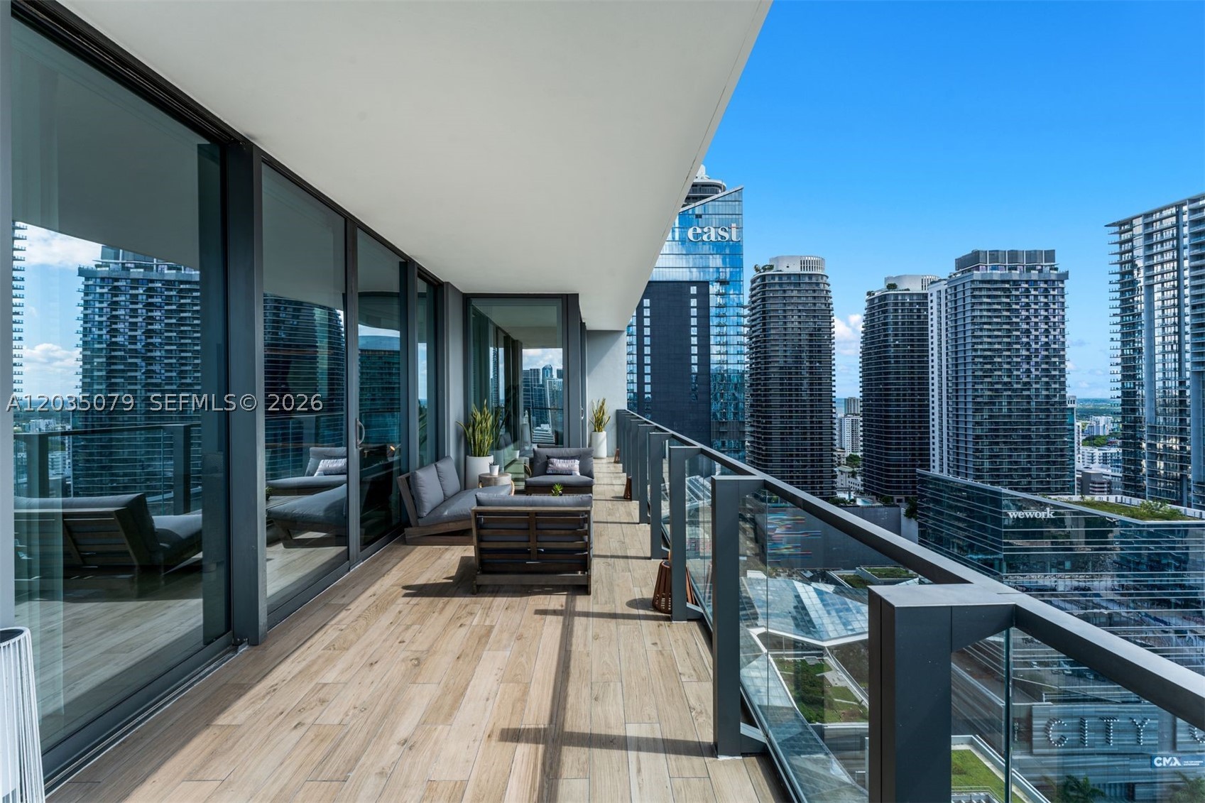 REACH CONDO - Residential