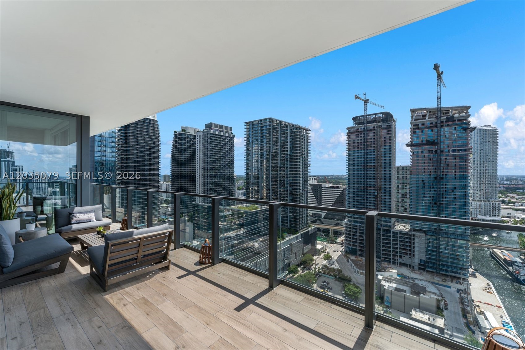 REACH CONDO - Residential