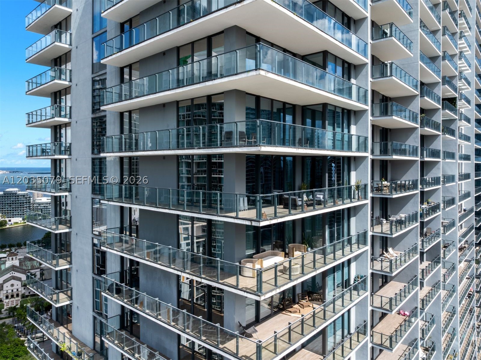REACH CONDO - Residential