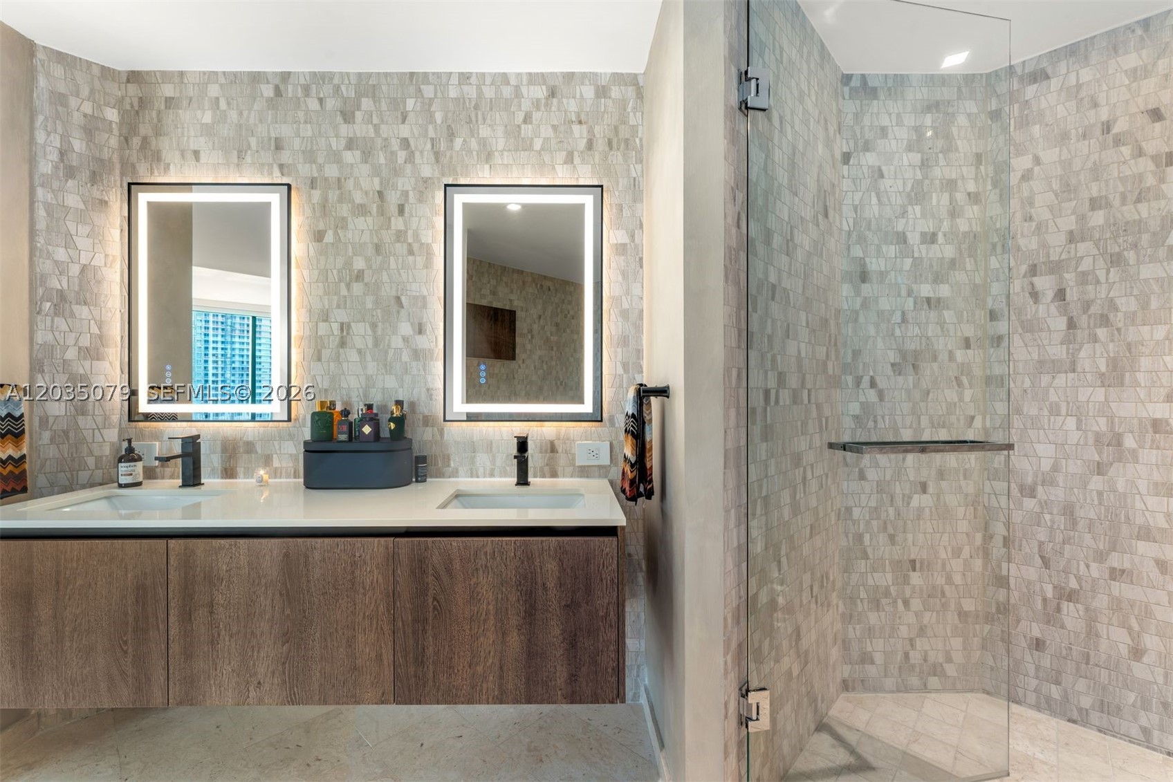 REACH CONDO - Residential