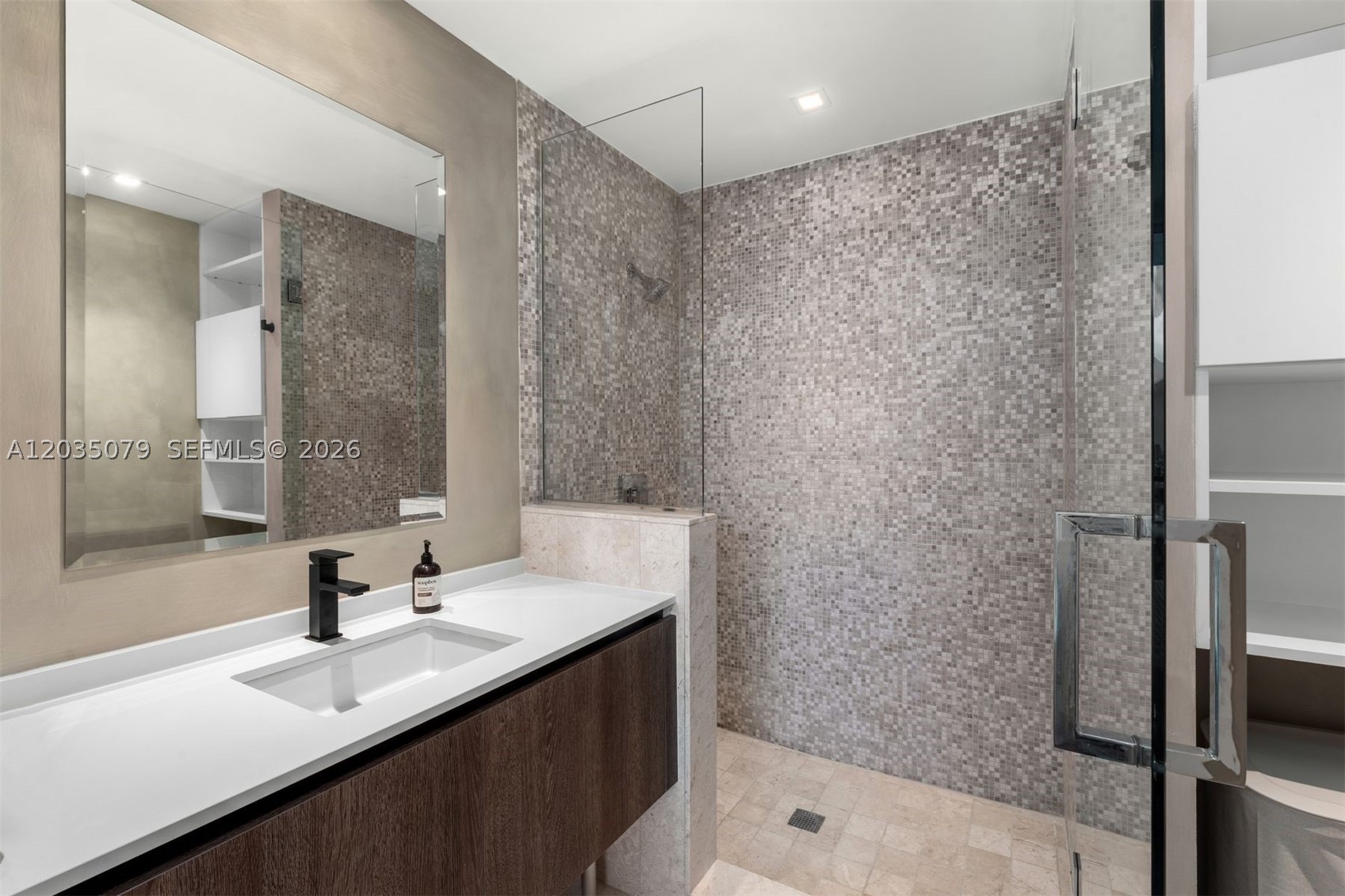 REACH CONDO - Residential