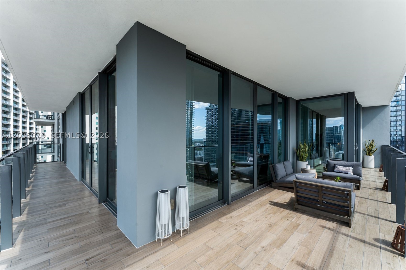 REACH CONDO - Residential