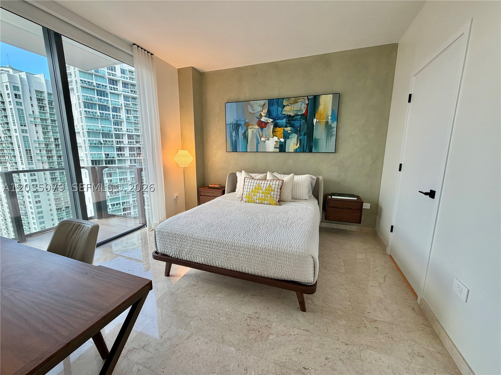 REACH CONDO - Residential