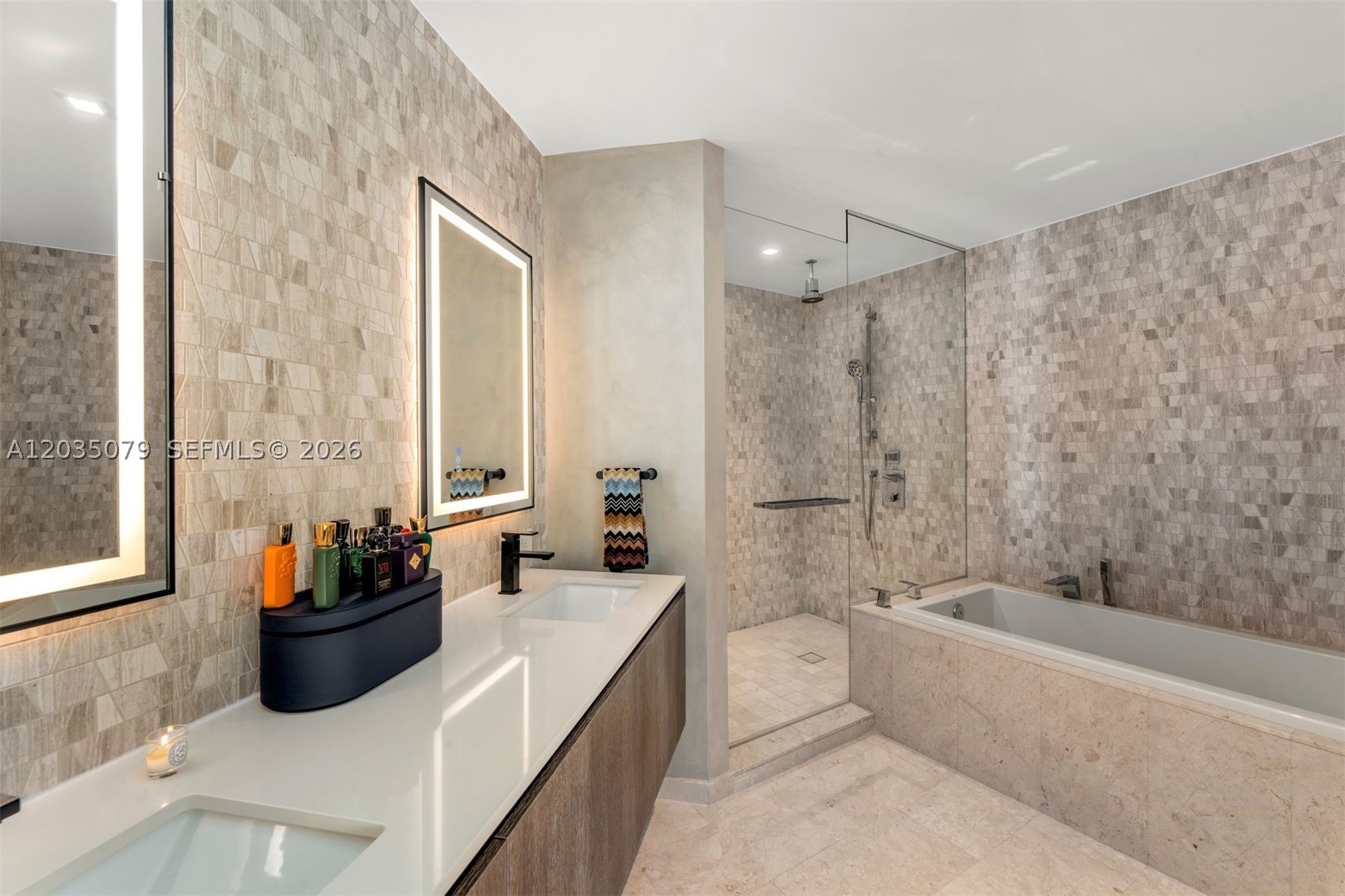 REACH CONDO - Residential