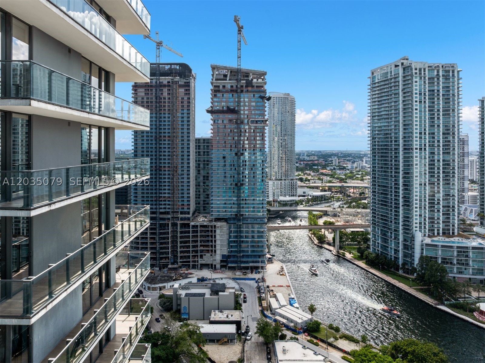 REACH CONDO - Residential