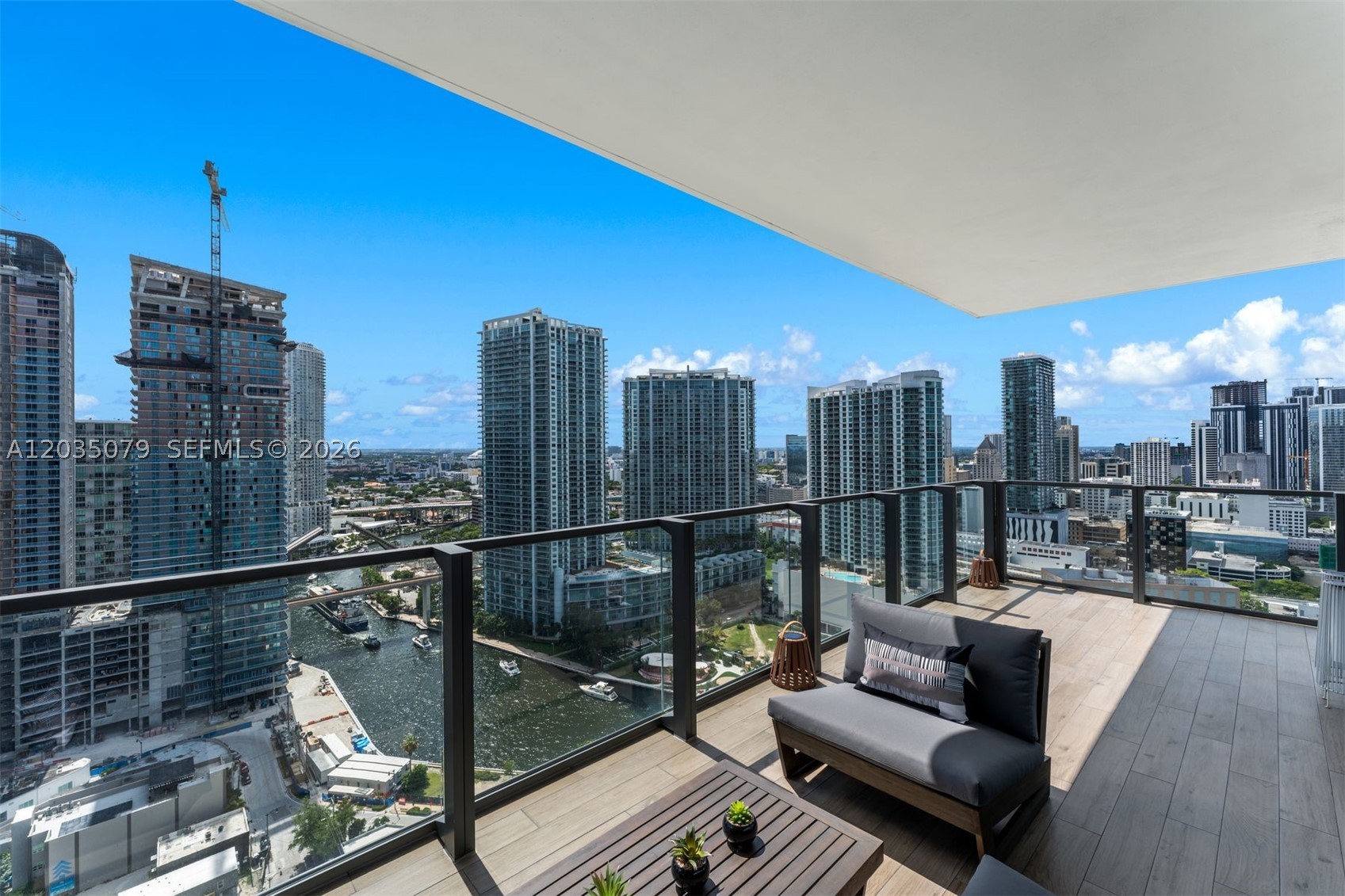 REACH CONDO - Residential
