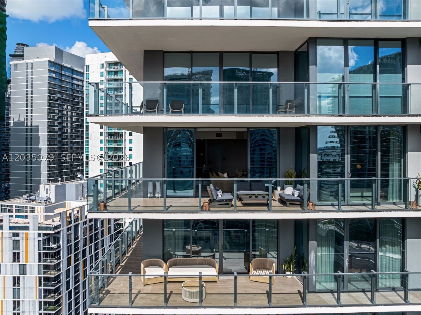 REACH CONDO - Residential