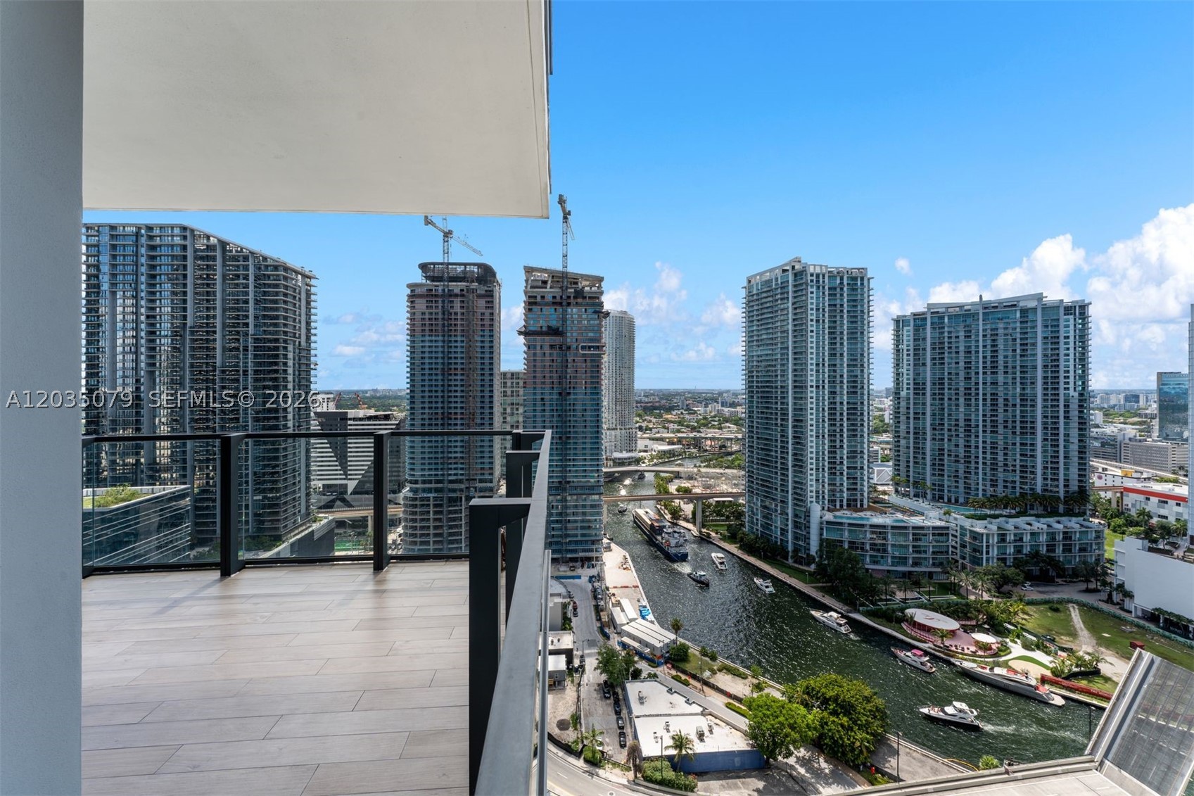 REACH CONDO - Residential