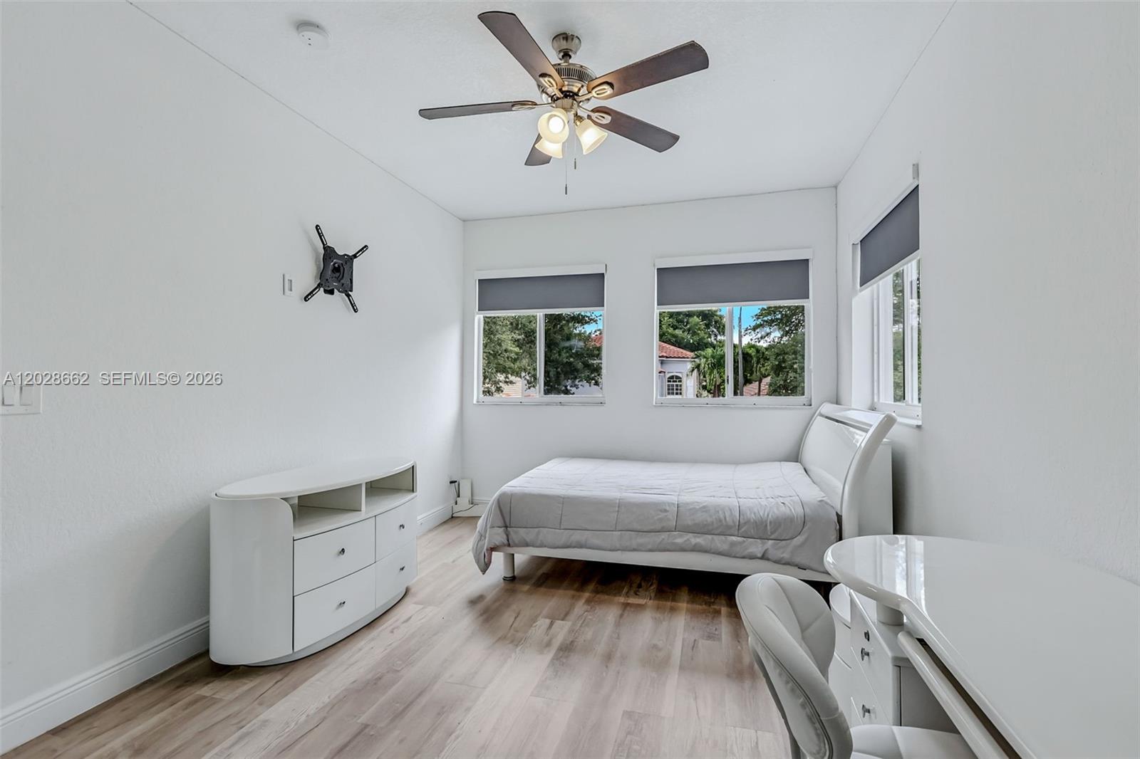 POD 10 AT MONARCH LAKES - Residential