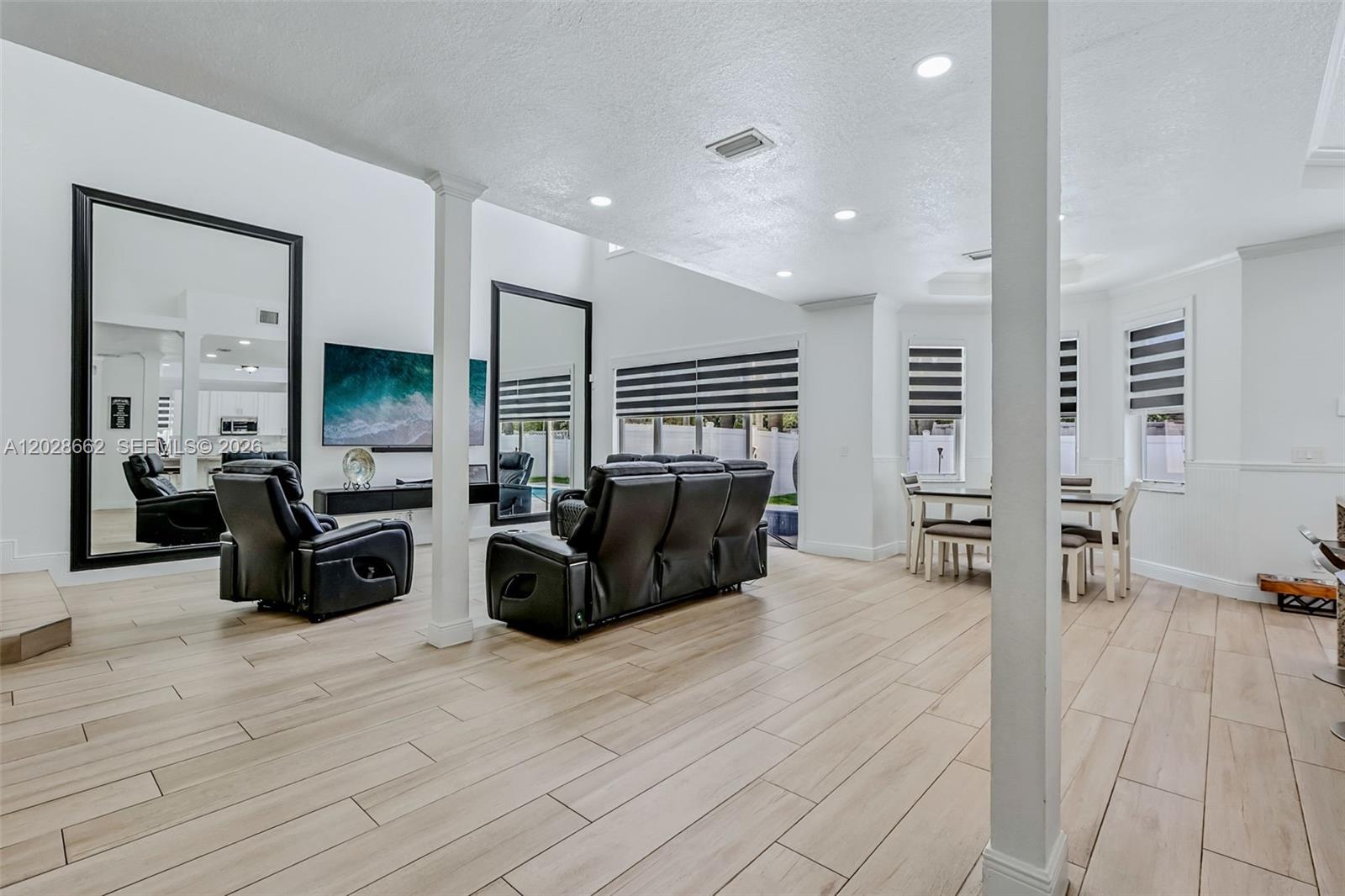POD 10 AT MONARCH LAKES - Residential