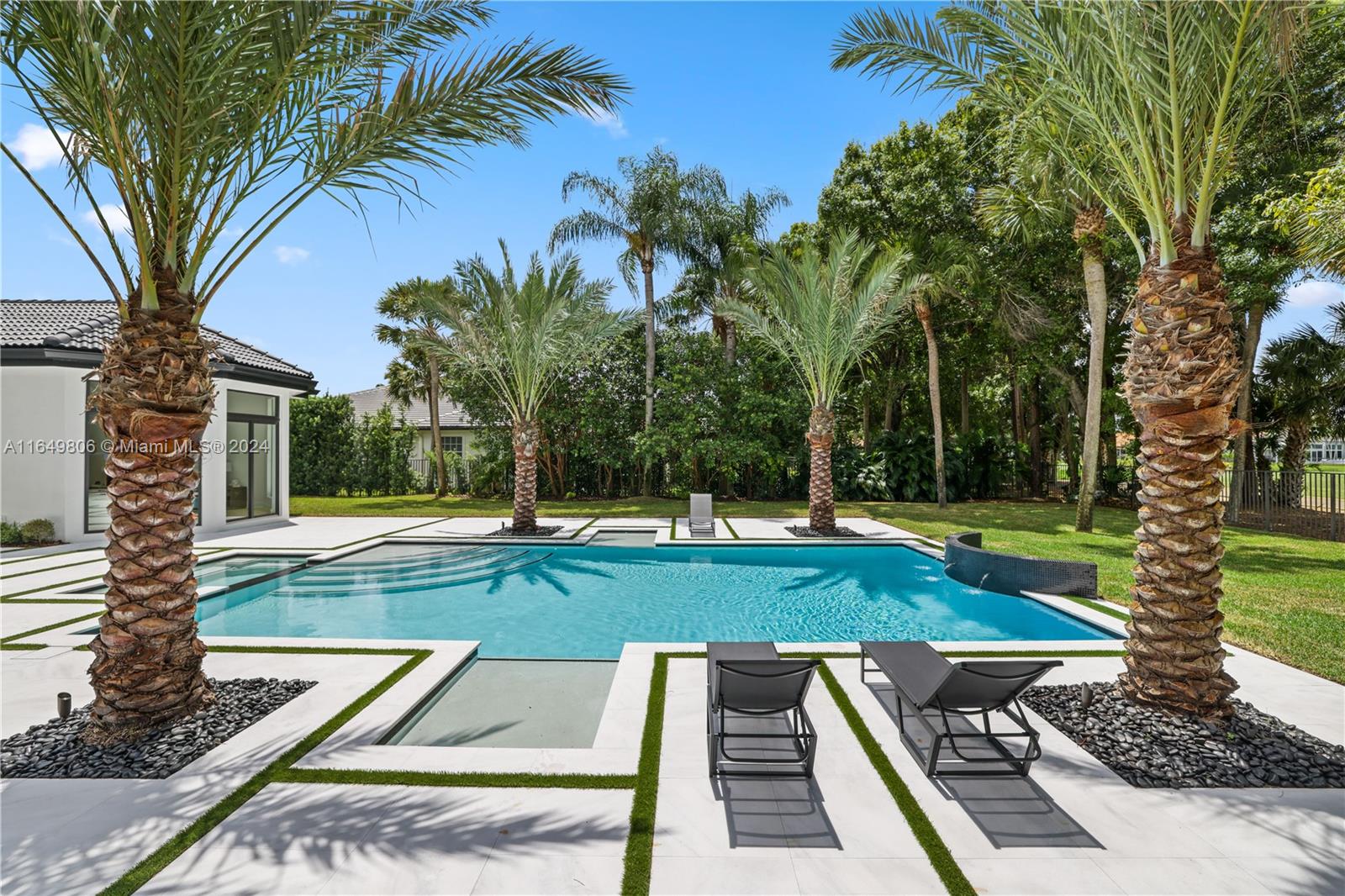 BREAKERS WEST 18 - Residential