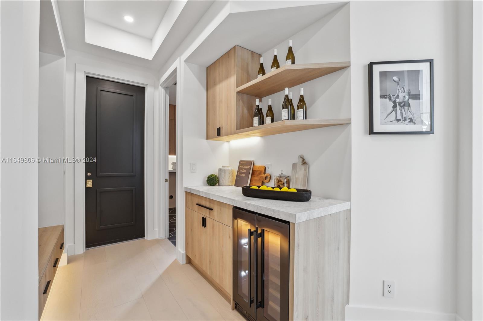 BREAKERS WEST 18 - Residential