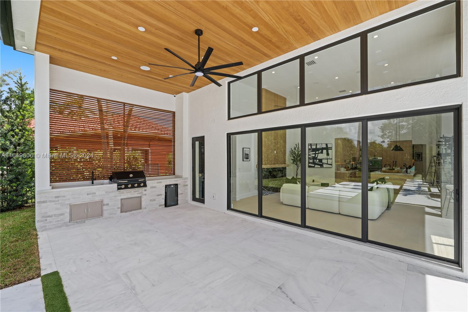 BREAKERS WEST 18 - Residential
