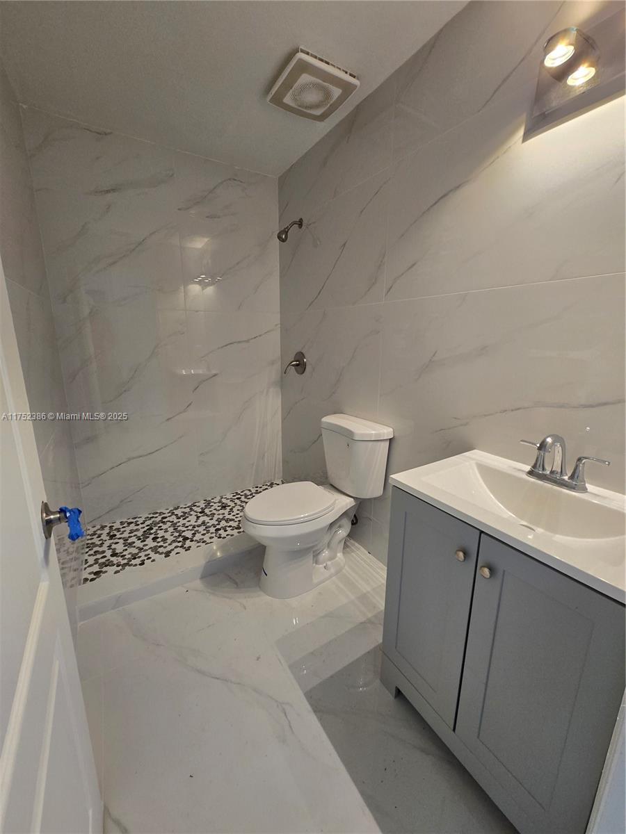 ARISTOTLE SUB PHASE IV - Residential Lease