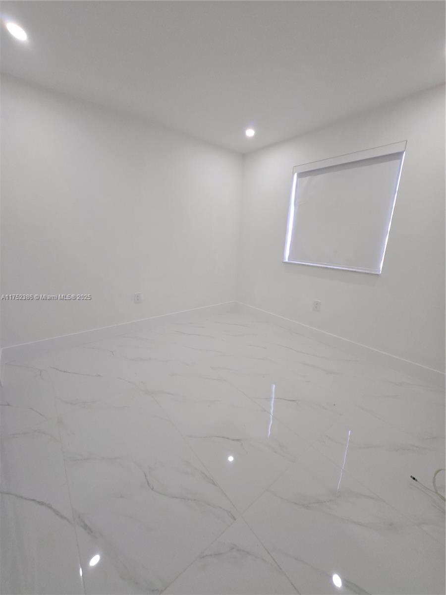 ARISTOTLE SUB PHASE IV - Residential Lease