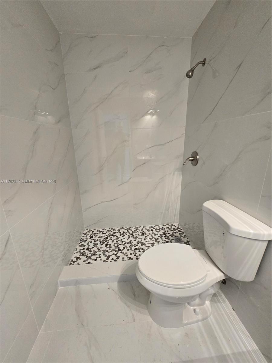 ARISTOTLE SUB PHASE IV - Residential Lease