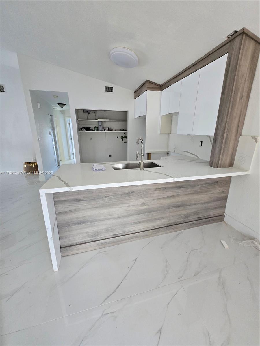 ARISTOTLE SUB PHASE IV - Residential Lease