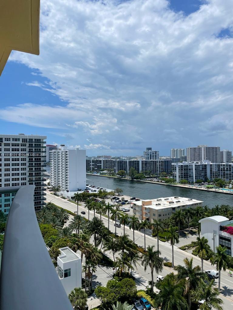 WAVE CONDO - Residential