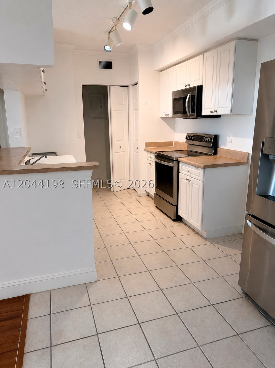 PORTO BELLAGIO CONDO - Residential Lease
