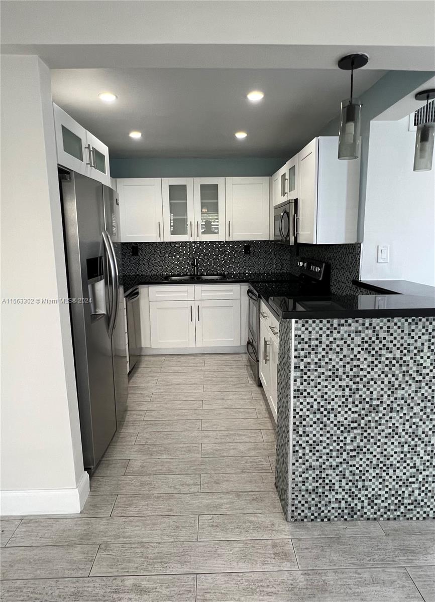 SUNSHINE BAY CONDO - Residential Lease