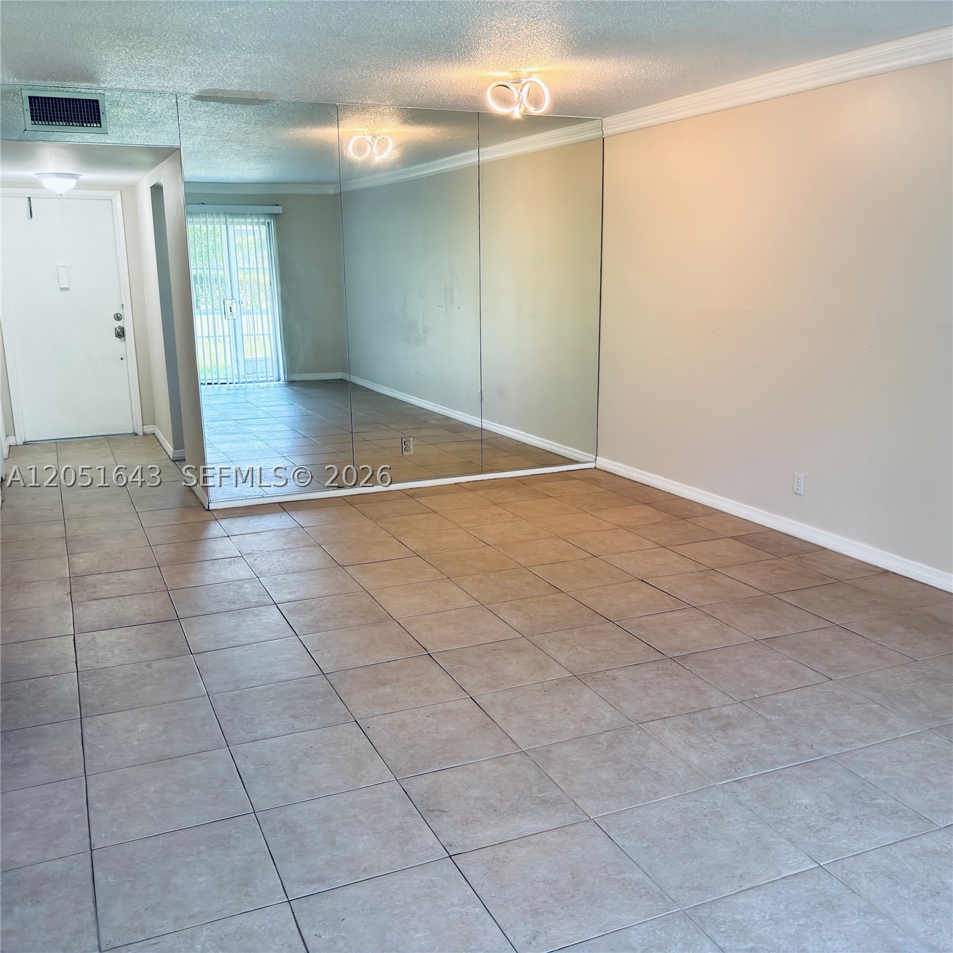 HILLCREST COUNTRY CLUB NO - Residential Lease