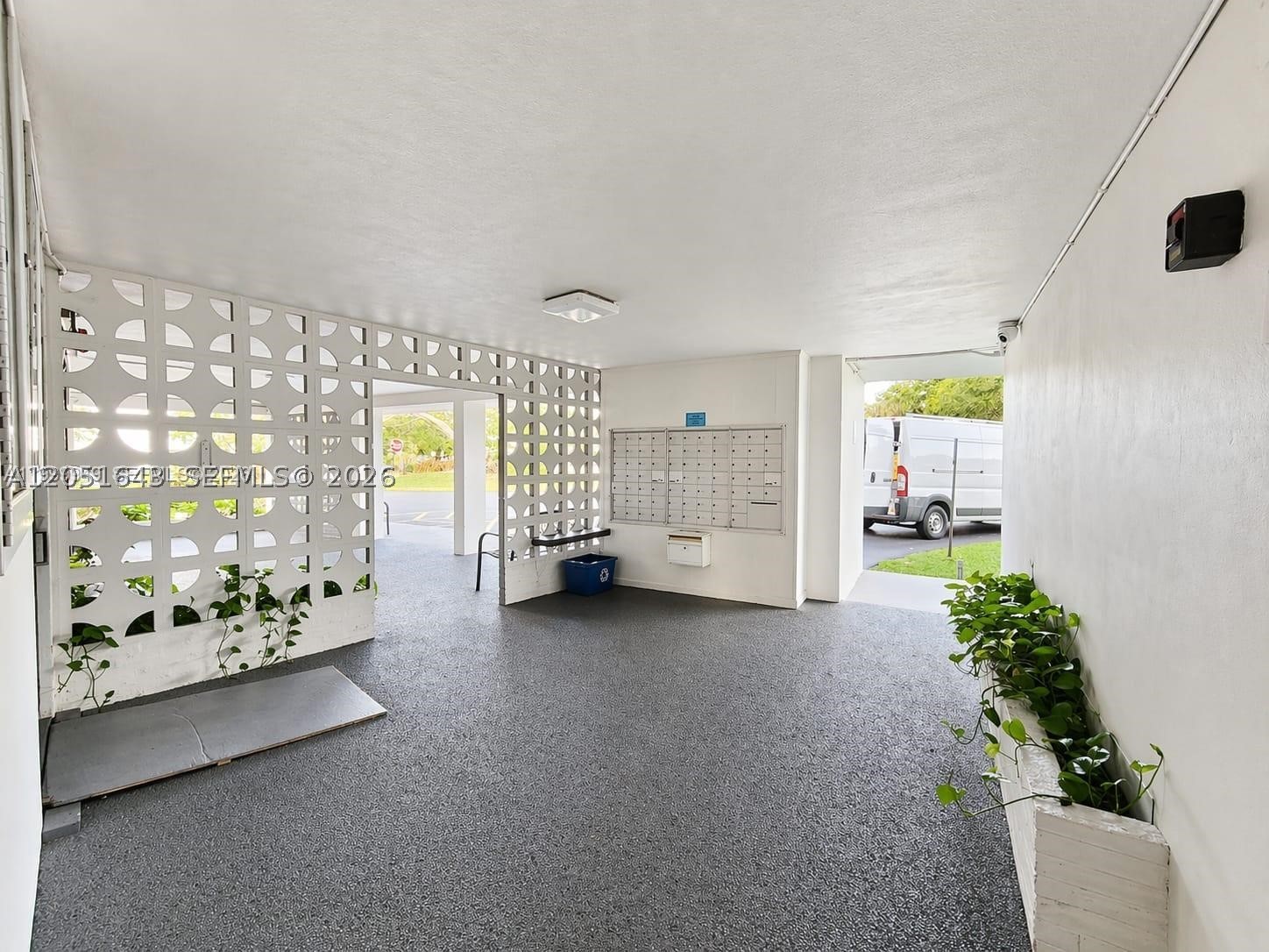 HILLCREST COUNTRY CLUB NO - Residential Lease