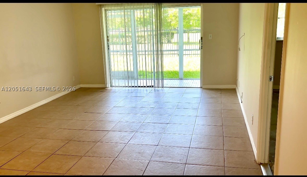 HILLCREST COUNTRY CLUB NO - Residential Lease