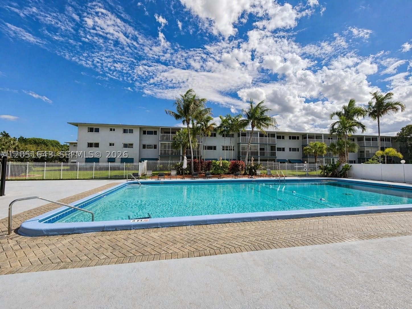 HILLCREST COUNTRY CLUB NO - Residential Lease