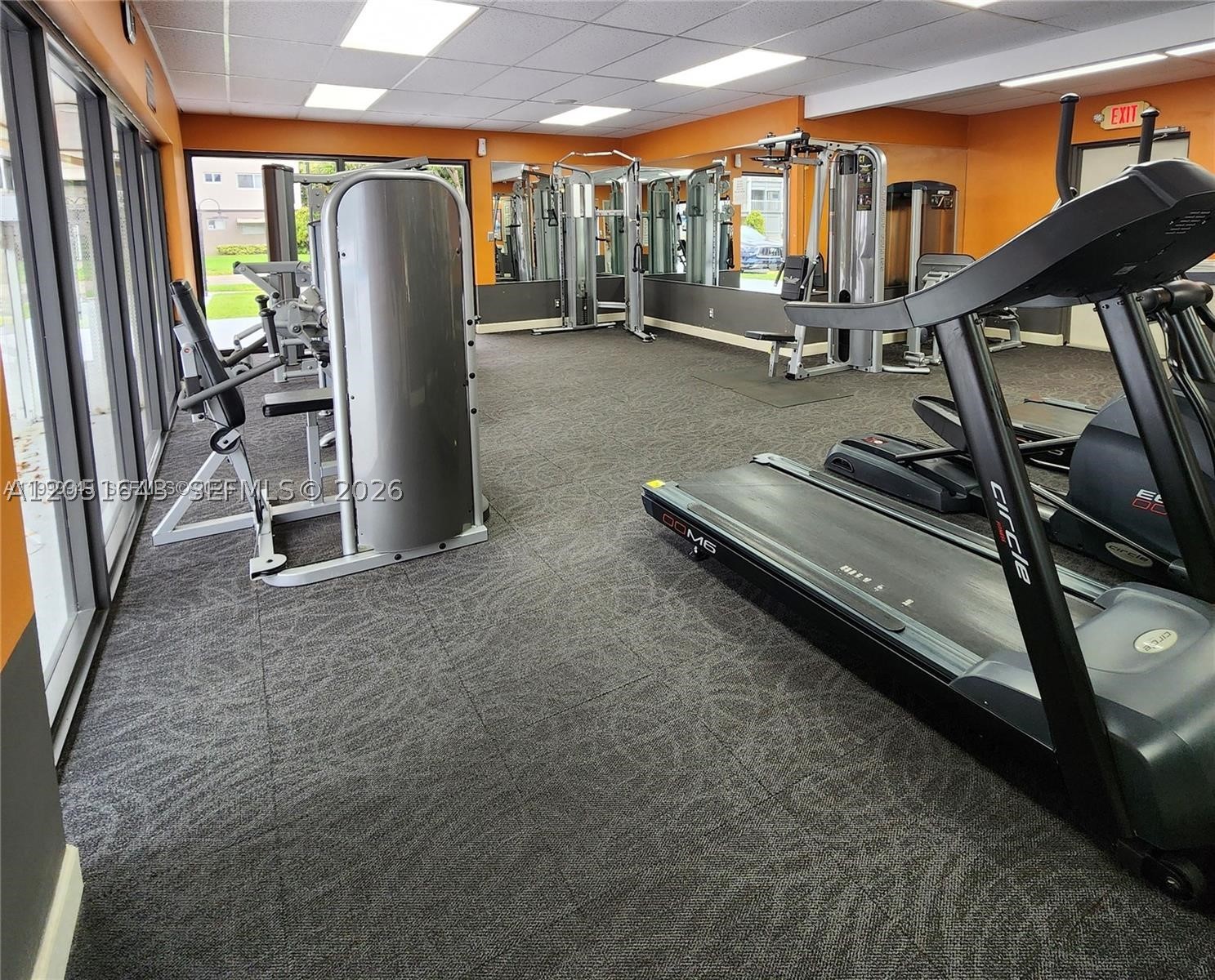 HILLCREST COUNTRY CLUB NO - Residential Lease