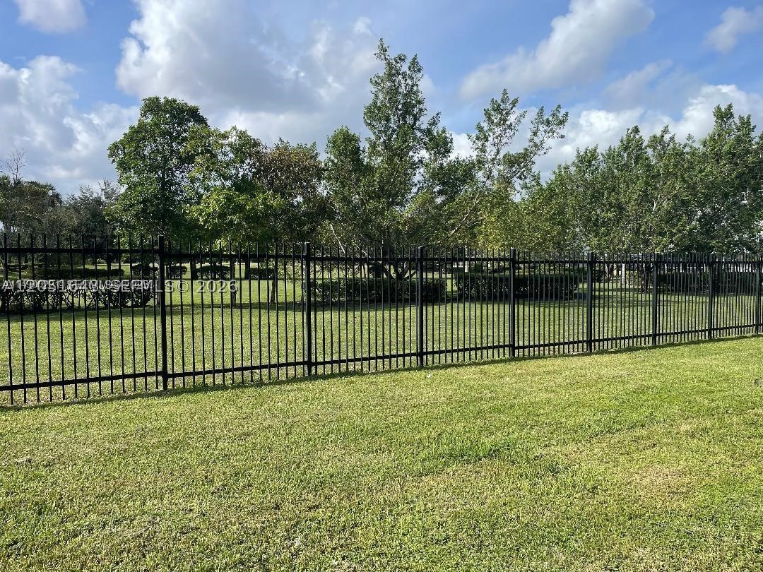 HILLCREST COUNTRY CLUB NO - Residential Lease