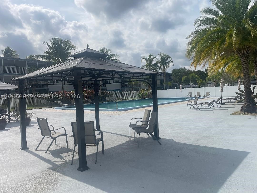HILLCREST COUNTRY CLUB NO - Residential Lease