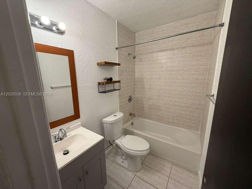 COUNTRY CLUB ESTATES SEC - Residential Lease