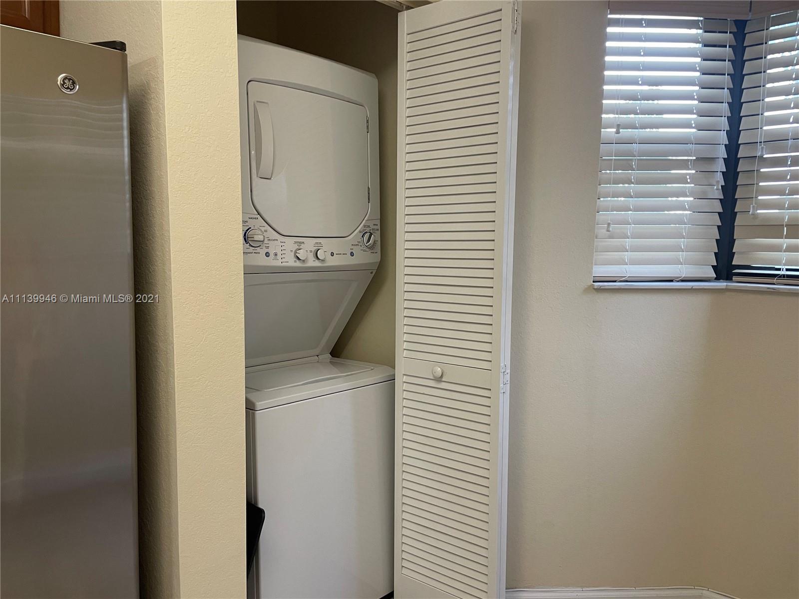 THE COURTS AT BAYSHORE II - Residential Lease