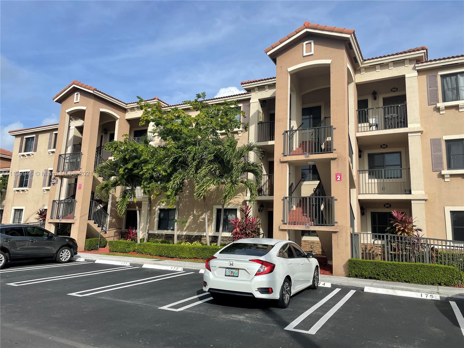 THE COURTS AT BAYSHORE II - Residential Lease