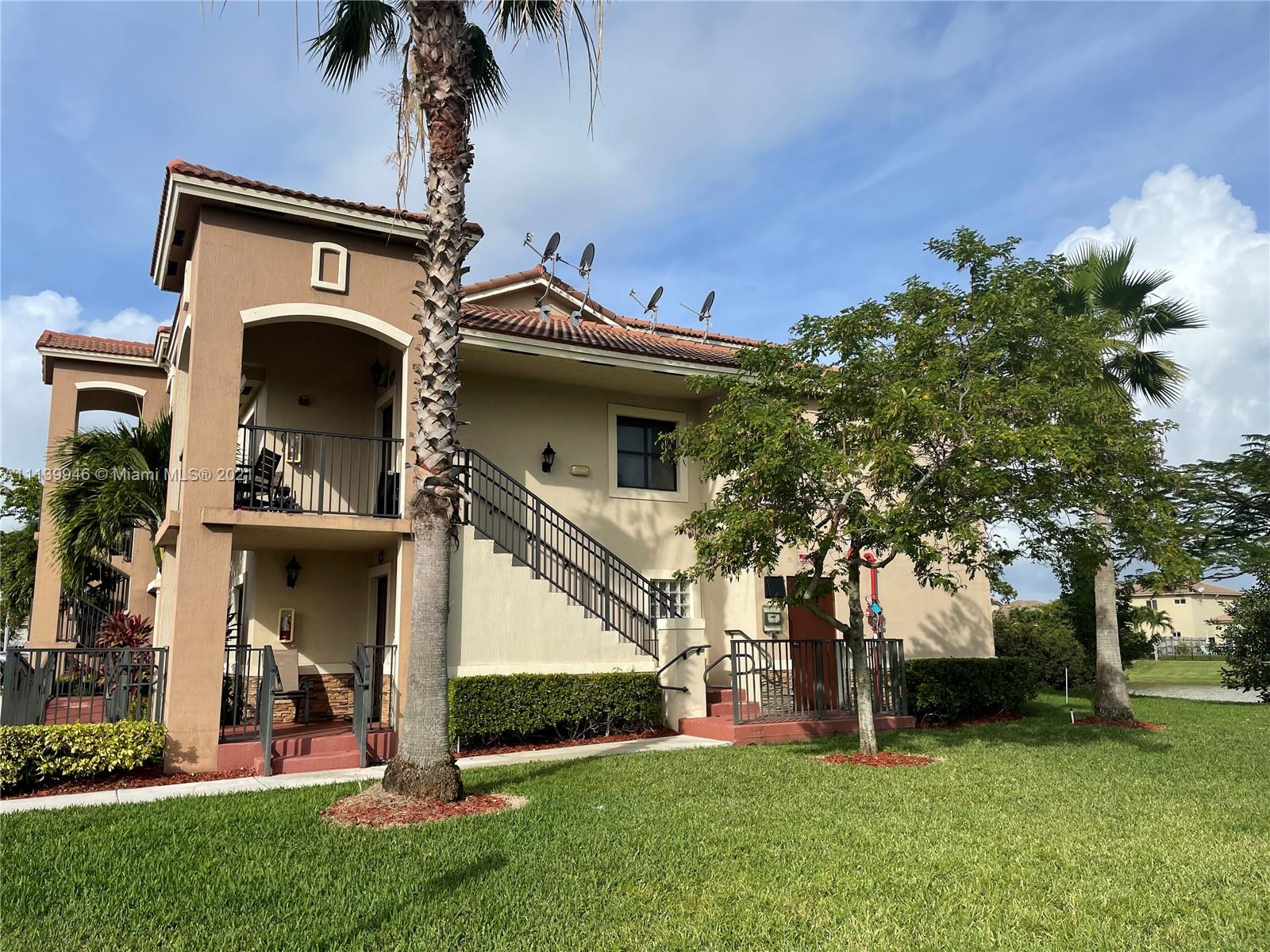 THE COURTS AT BAYSHORE II - Residential Lease