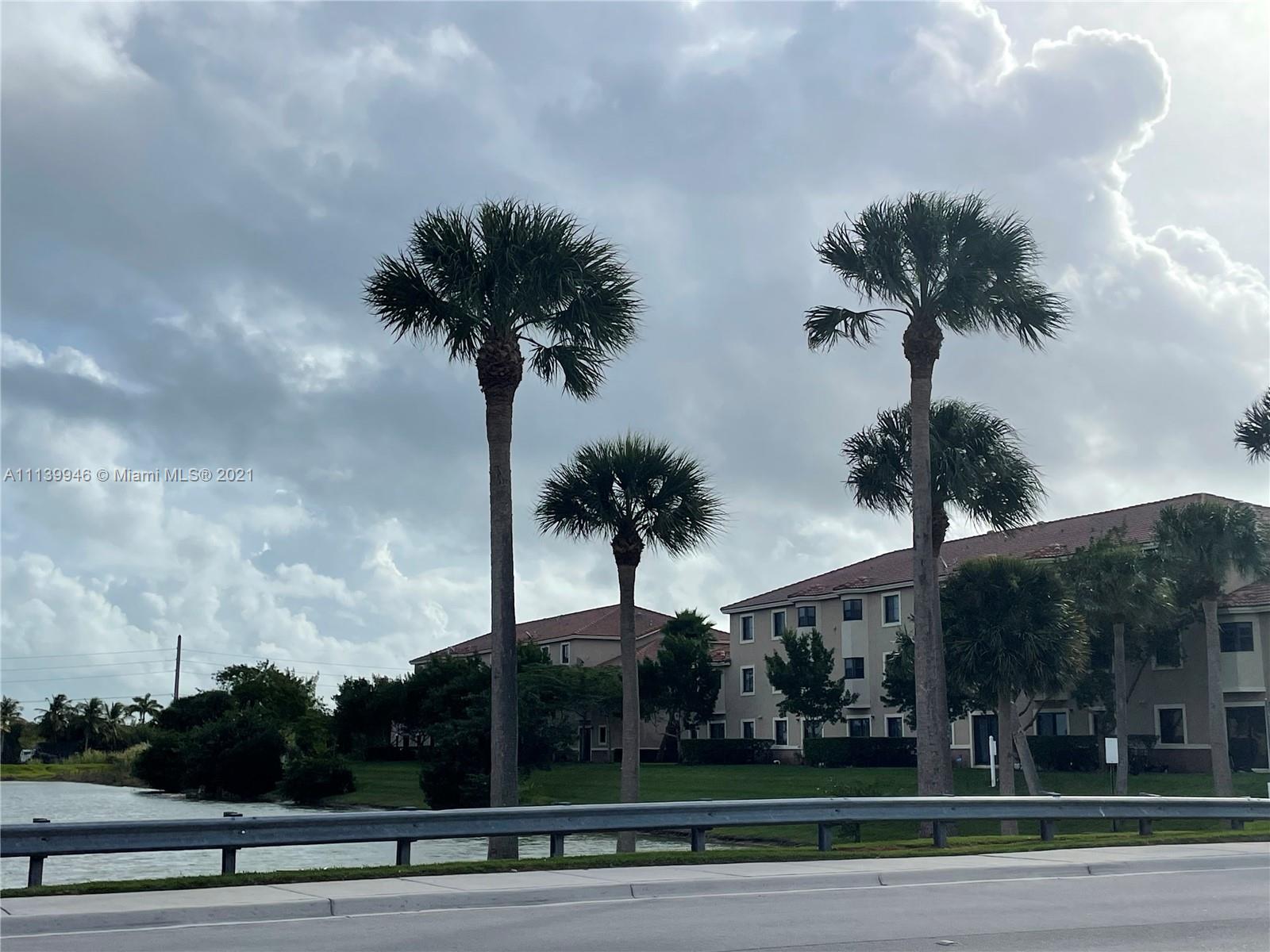 THE COURTS AT BAYSHORE II - Residential Lease