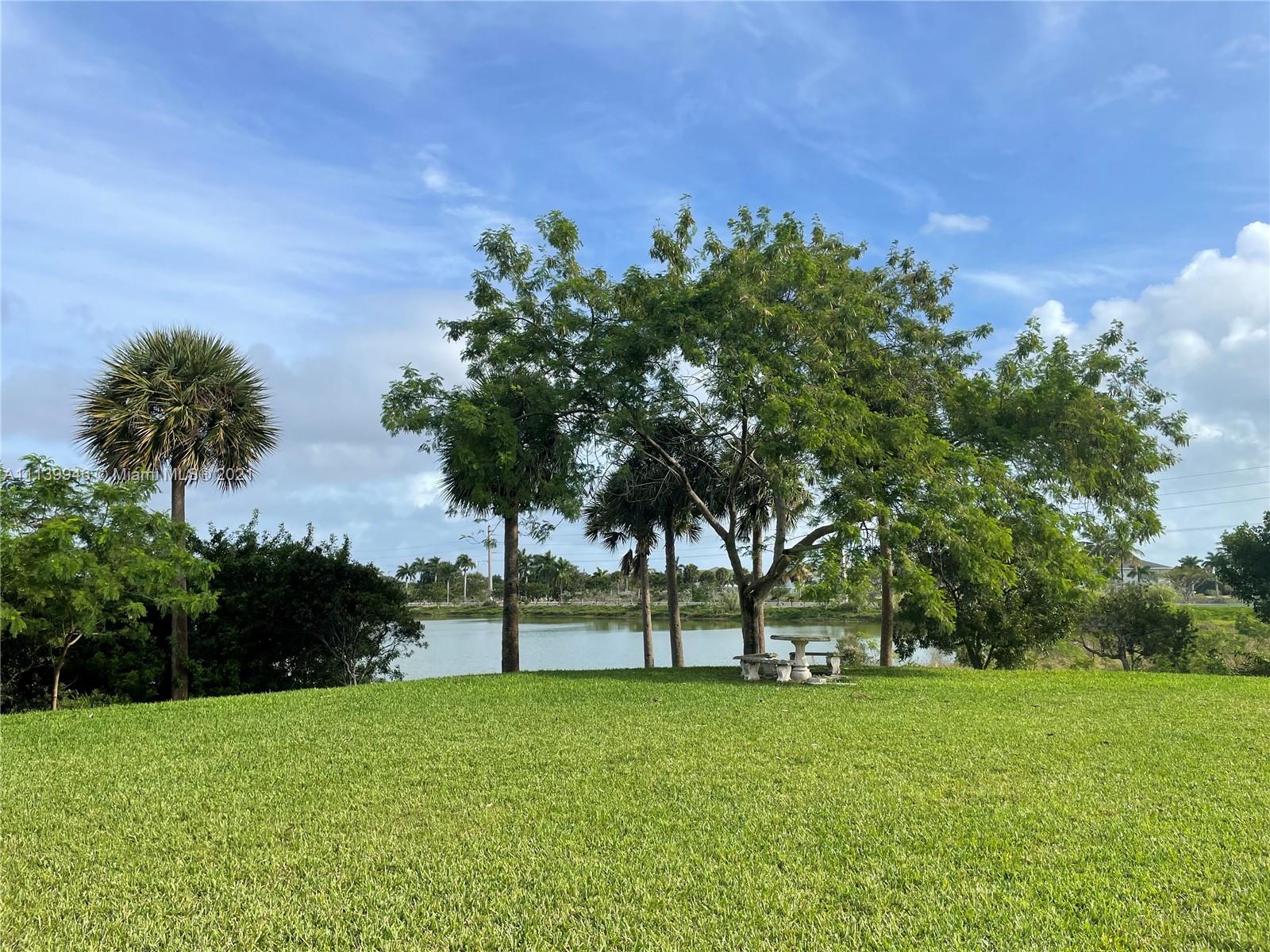 THE COURTS AT BAYSHORE II - Residential Lease