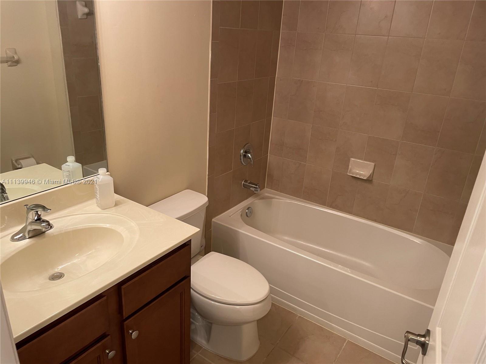 THE COURTS AT BAYSHORE II - Residential Lease