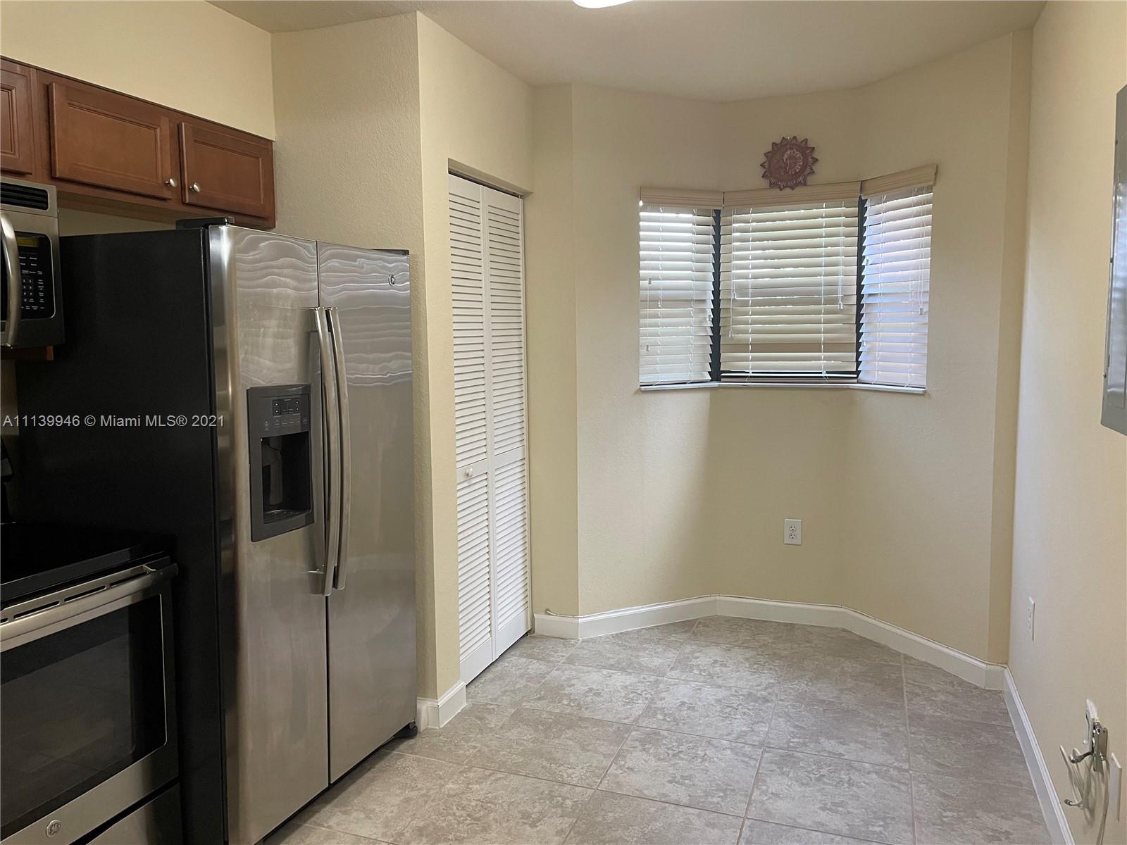 THE COURTS AT BAYSHORE II - Residential Lease