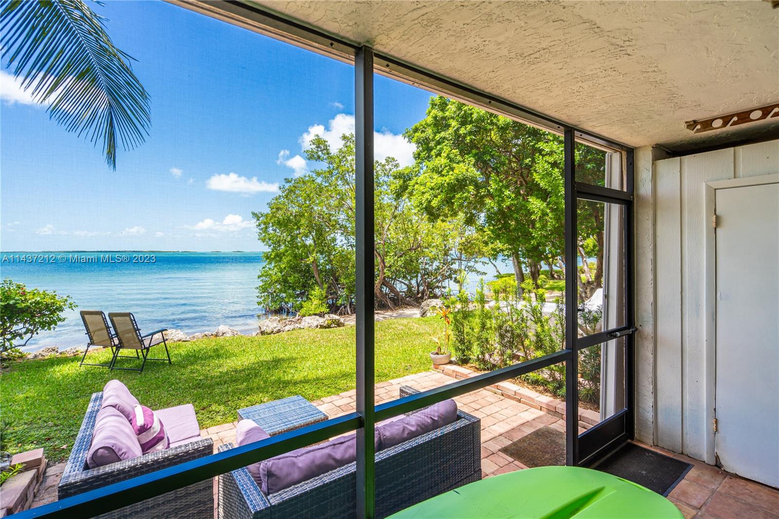 RARE BAYFRONT & BEACHFRONT Buttonwood Bay townhouse style condo with a 29 foot Assigned boat slip! This is a 2 bedroom 1.5 bath bayfront unit with tiled floors , a white and bright renovated kitchen with granite counter-tops, 2 screened lanais, overlooking the beach and bay, and updated light bright & white bathrooms. Buttonwood Bay is a 42 acre gorgeous sprawling tropical hardwood hammock located at mile marker 96, Bayside with direct deep-water access to the intercoastal waterway. Easy Ocean access via Tavernier Creek or the Adams Cut Waterway.