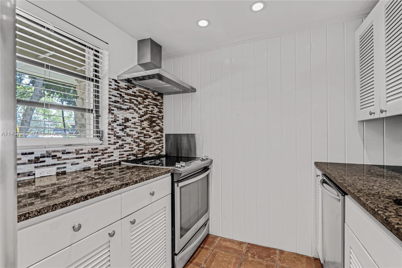 BUTTONWOOD BAY CLUB CONDO - Residential