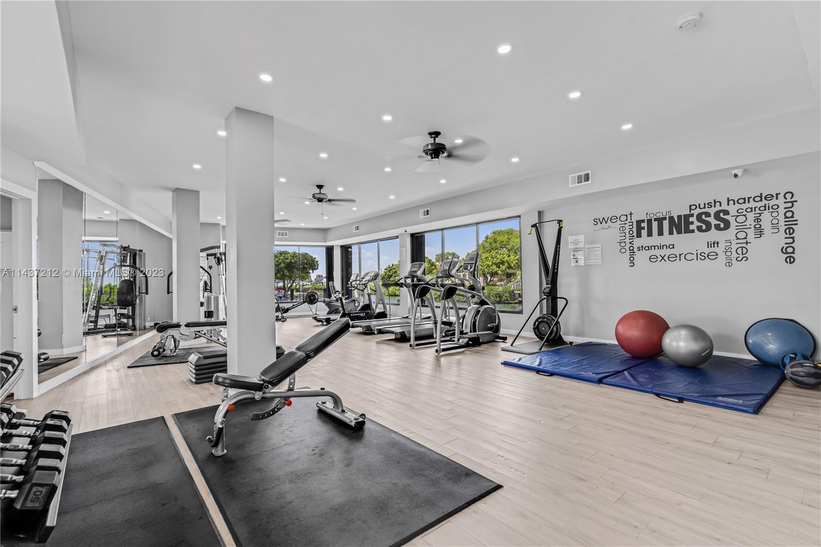 BUTTONWOOD BAY CLUB CONDO - Residential