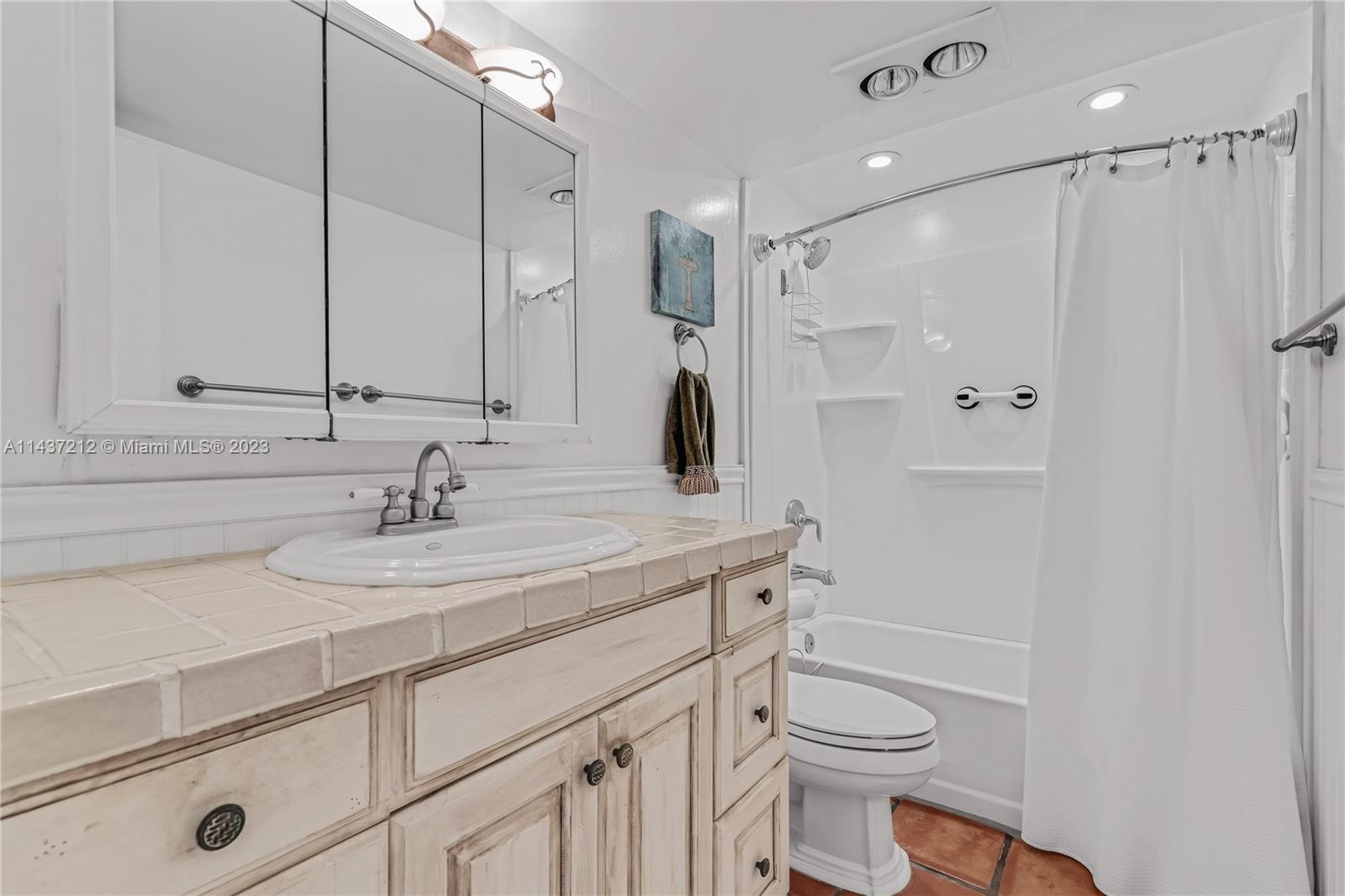 BUTTONWOOD BAY CLUB CONDO - Residential