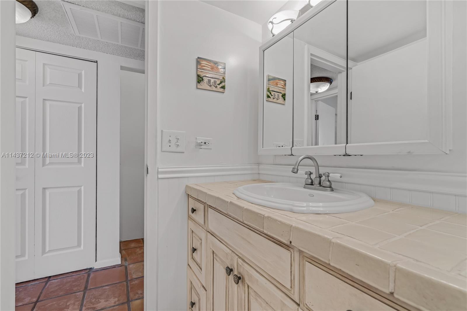 BUTTONWOOD BAY CLUB CONDO - Residential