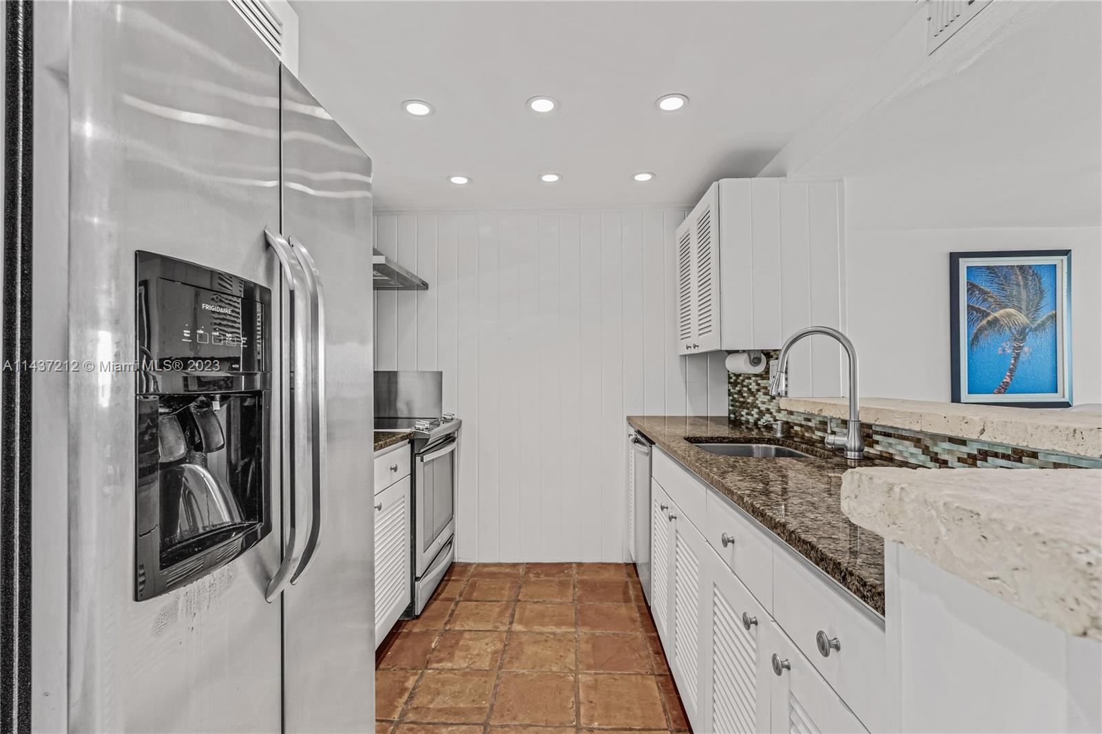 BUTTONWOOD BAY CLUB CONDO - Residential