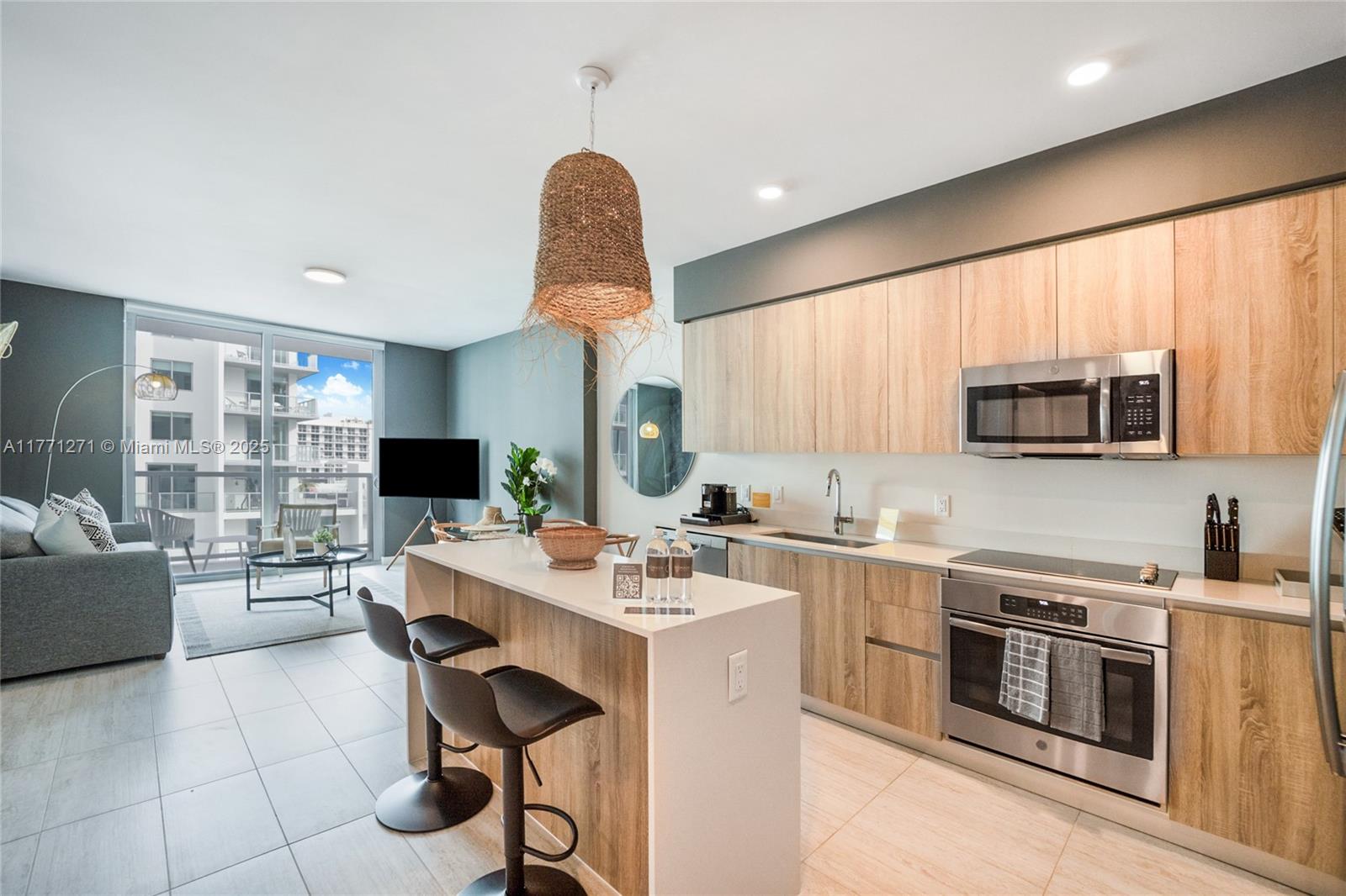 QUADRO CONDO - Residential