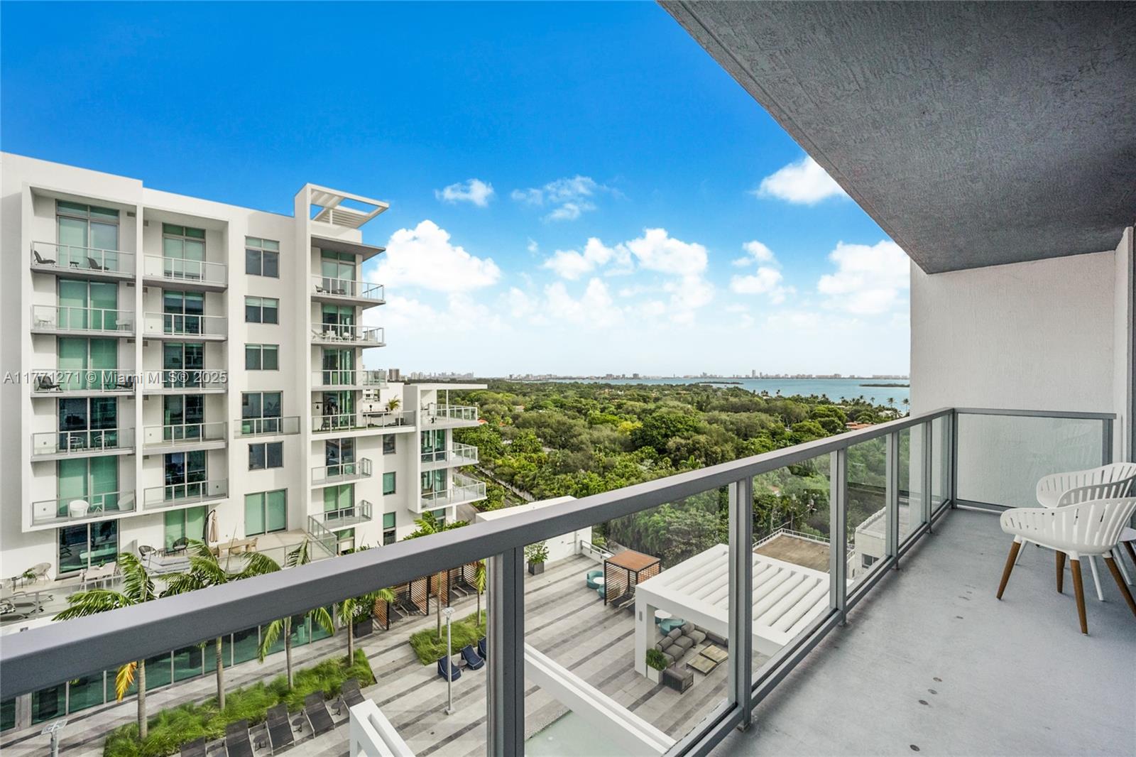 QUADRO CONDO - Residential