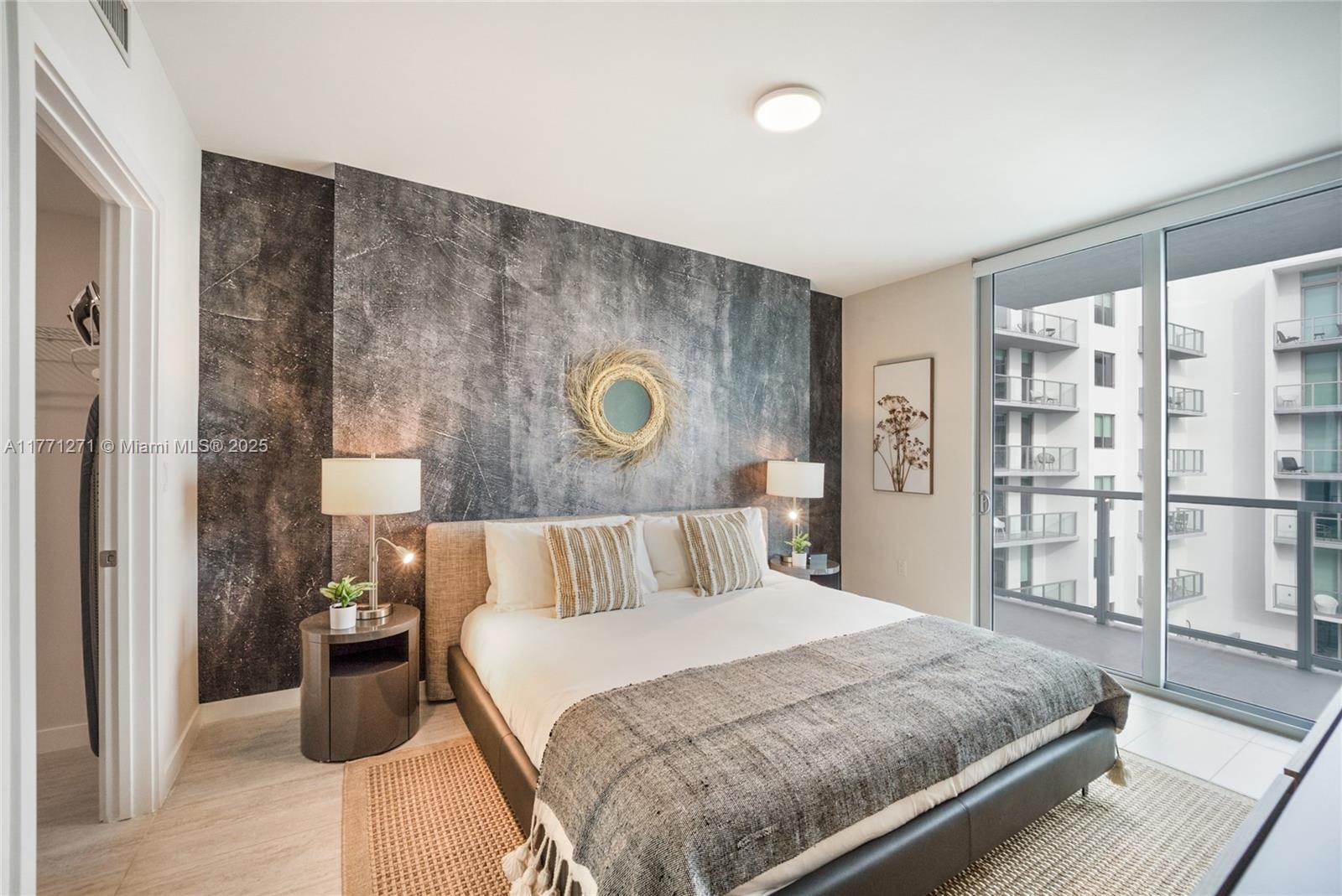 QUADRO CONDO - Residential