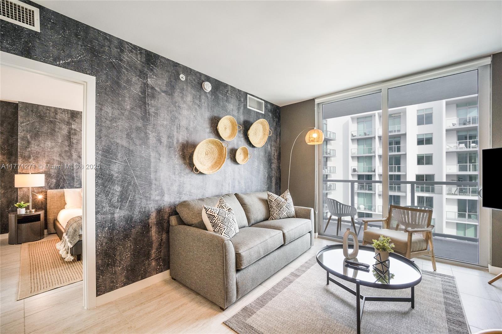 QUADRO CONDO - Residential